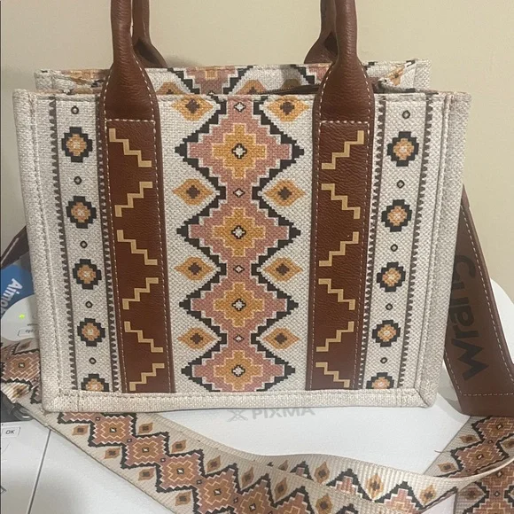 Wrangler Women's Tote w/ Dusty Bag! with Geometric Design - Tan and Cream - Picture 4 of 11